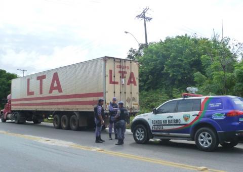 Carreta roubada em Manaus  com 4,7 mil televisores e dvds  recuperada, mas vazia